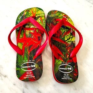 Havaianas Red  boys flip-flops. Lightly used size4/5